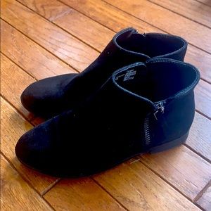 Cat & Jack Black Boots Size 2